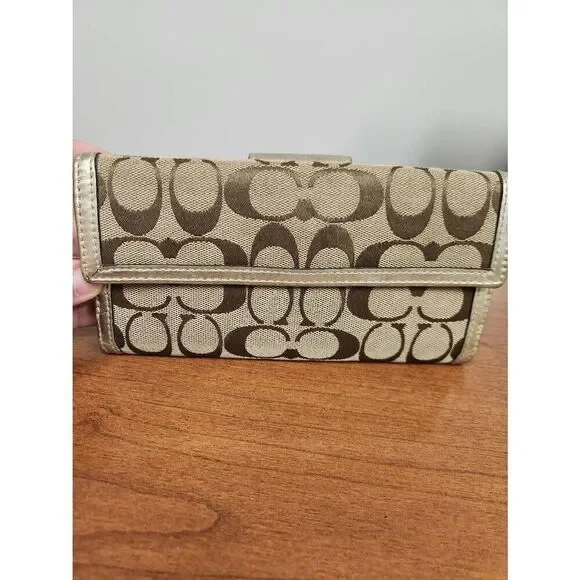 COACH 43609 Turnlock Signature Slim Envelope Flap Wallet Purse Khaki Gold. Has s - Picture 3 of 12